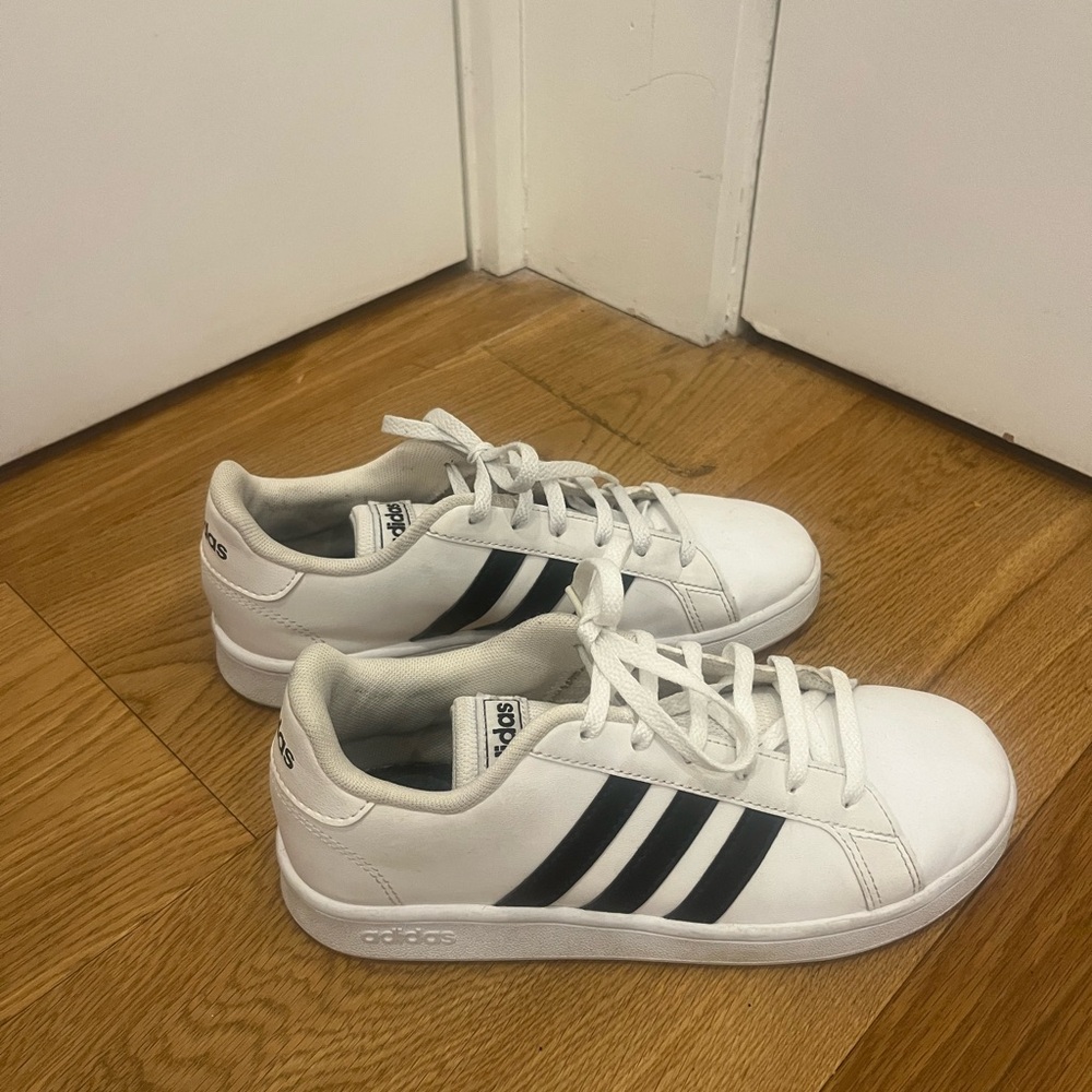 Adidas Grand Court Sneakers